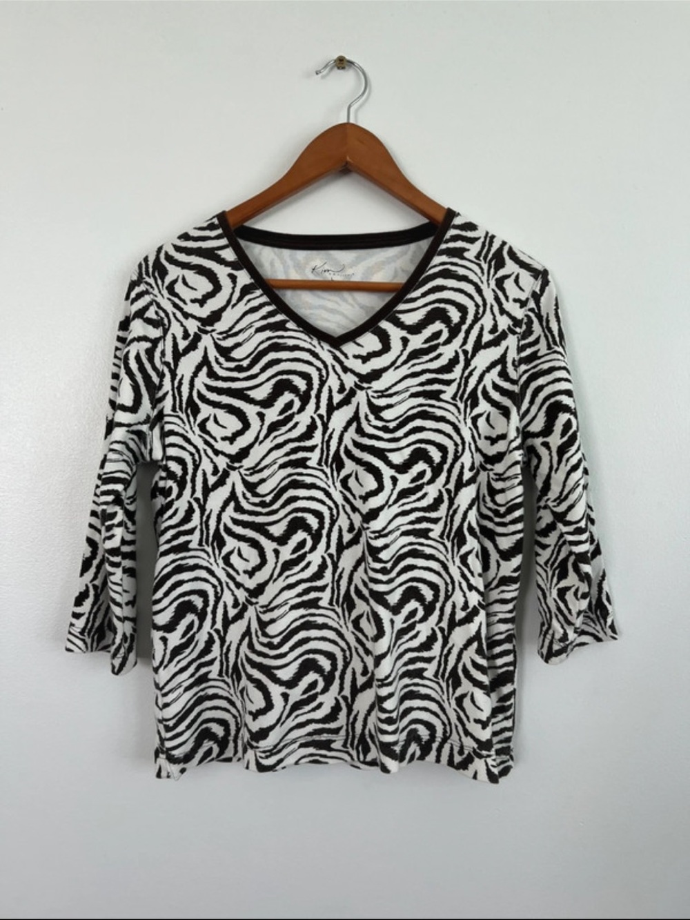 ✨3/$25✨ Kim Rogers Brown and White Top